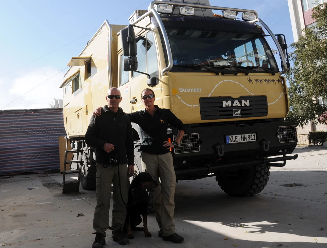 RB112.11 Hans und Nancy NL Golmud CN 10.2011 RB112.11 Hans und Nancy NL Golmud CN 10.2011