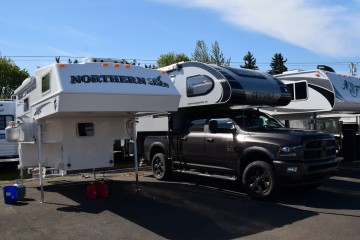 Northern Lite Truck Camper 02
