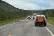 2018 07 USA Alaska 013 follow me car