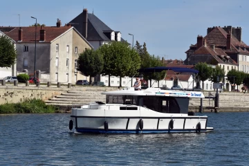 waypoints world trip france houseboat 02