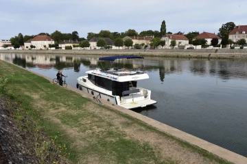waypoints world trip france houseboat 39