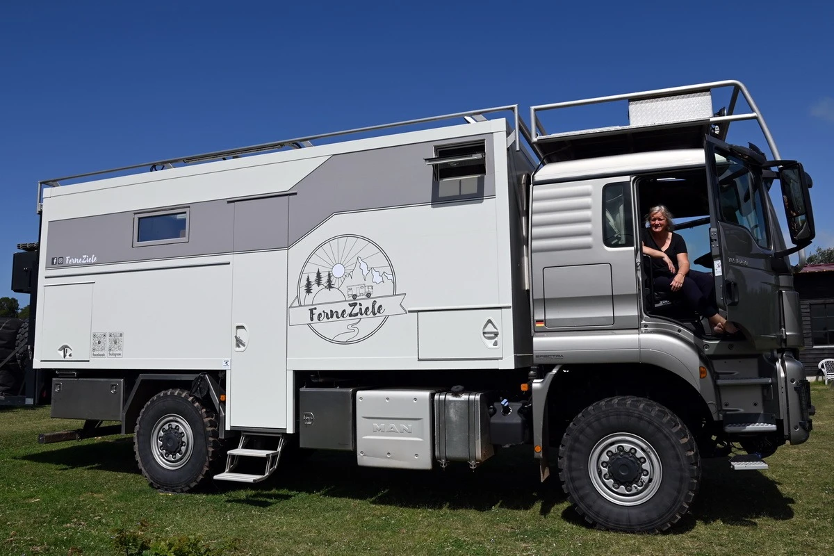 travellers.24 anja and jan travellers.24 anja and jan